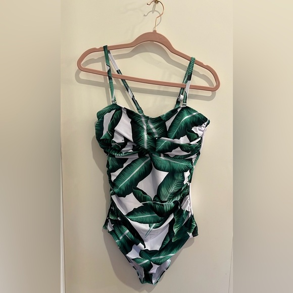 Size Large Hawaiian Leaf Print Swim Suit from Amazon - Picture 3 of 5
